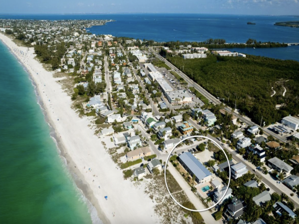 Holmes Beach 2 Bedroom Beach Front Vacation Rental Sleeps 4